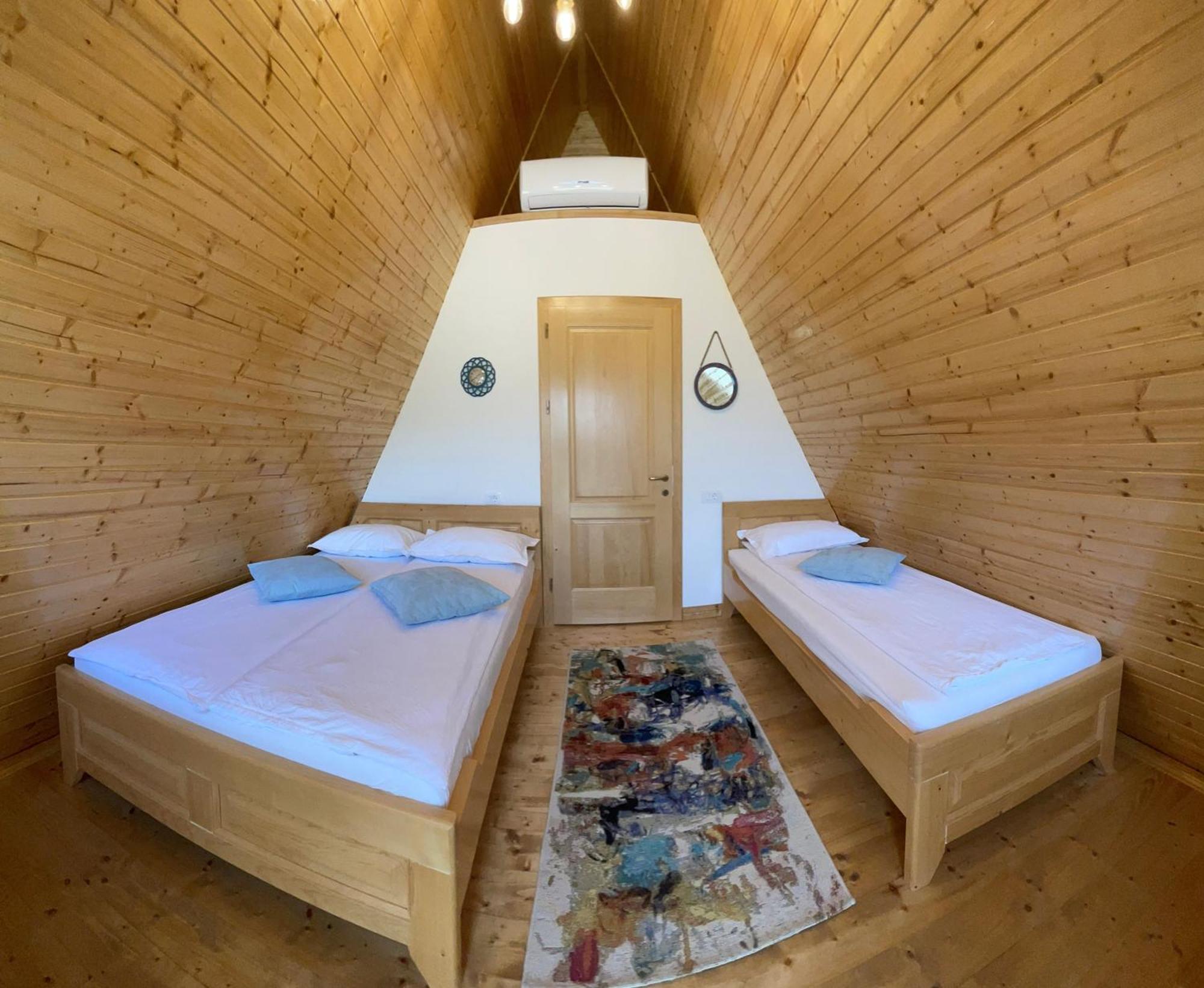 A Frame 1 Transalpina Hotel Petresti Екстериор снимка