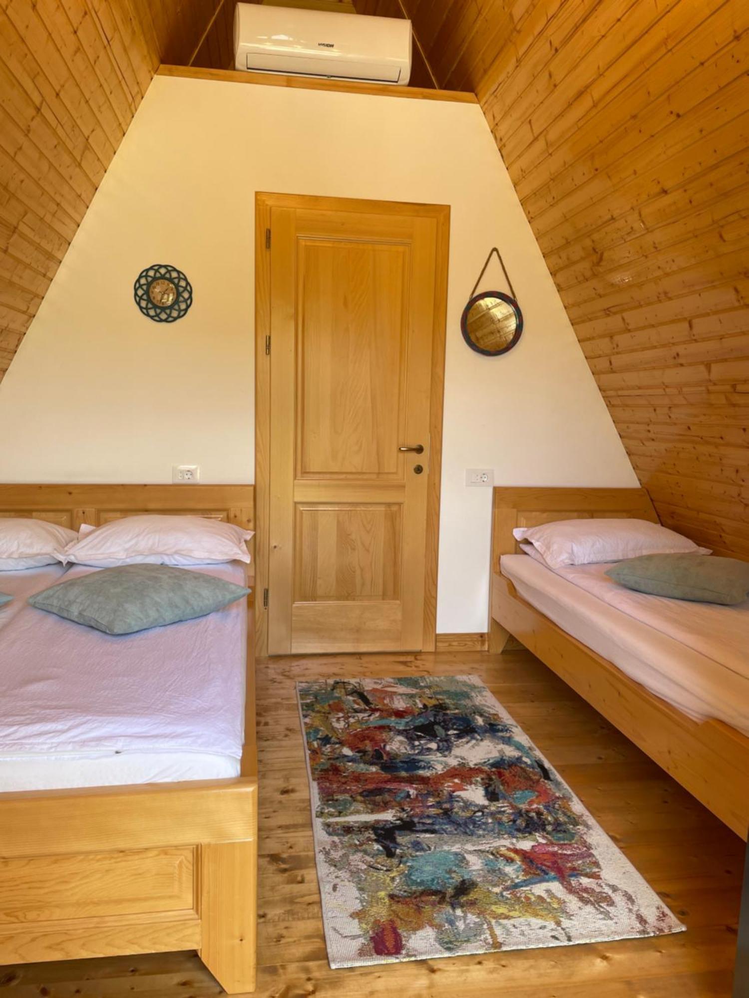 A Frame 1 Transalpina Hotel Petresti Екстериор снимка