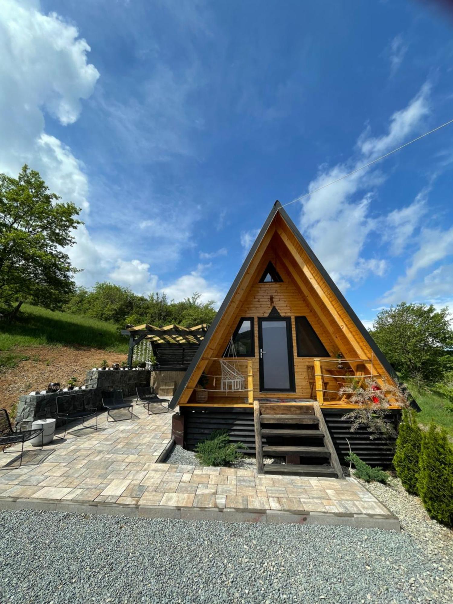 A Frame 1 Transalpina Hotel Petresti Екстериор снимка