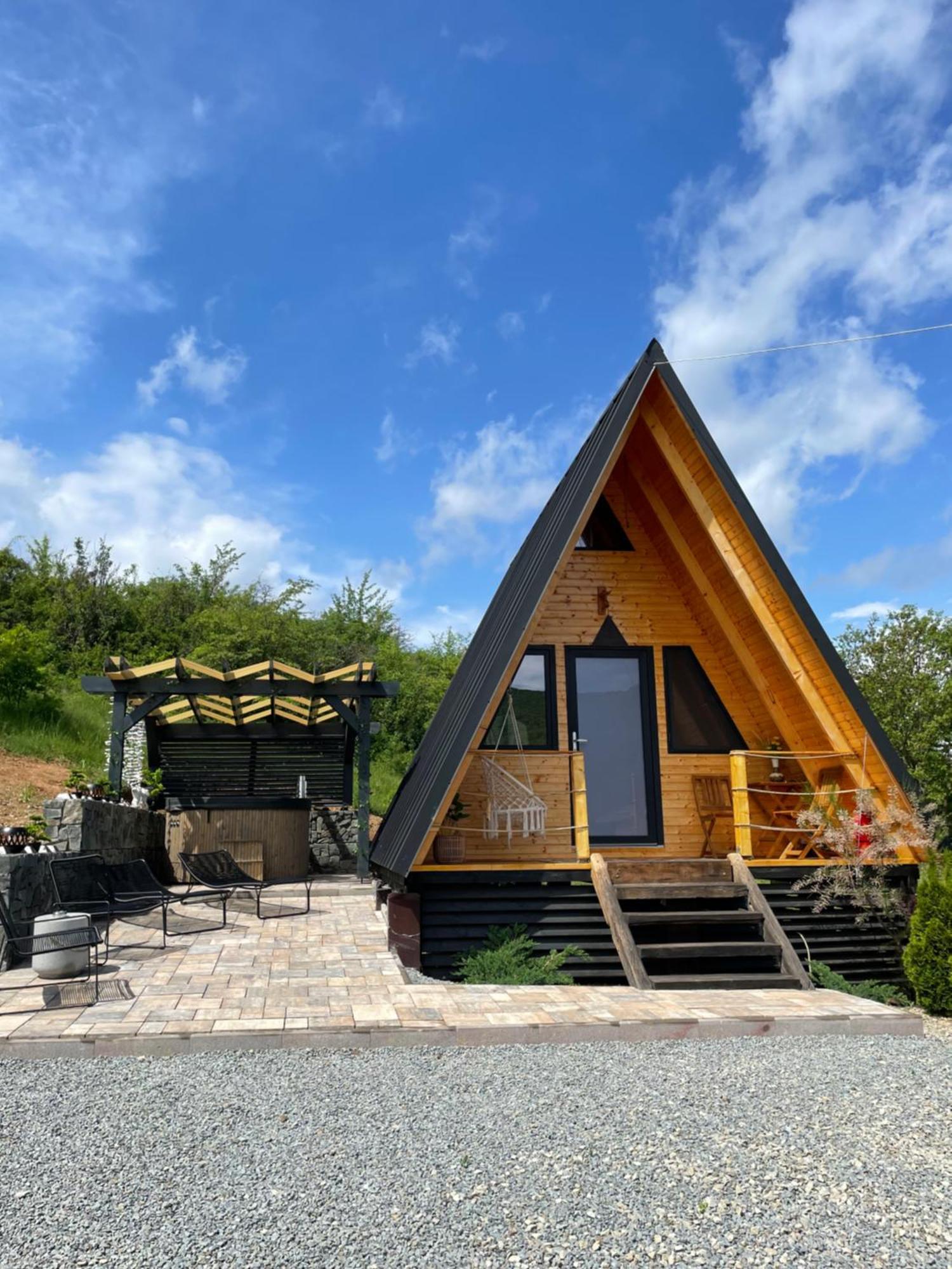 A Frame 1 Transalpina Hotel Petresti Екстериор снимка
