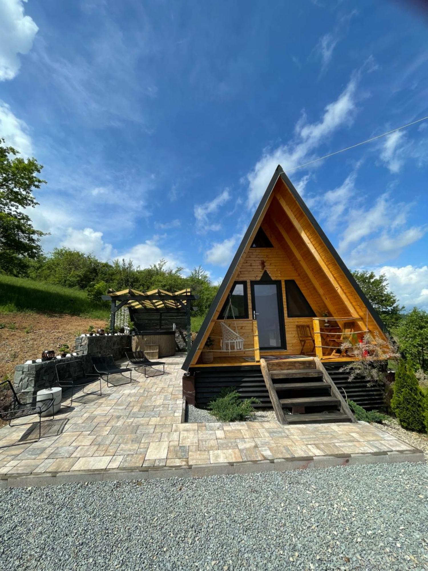 A Frame 1 Transalpina Hotel Petresti Екстериор снимка
