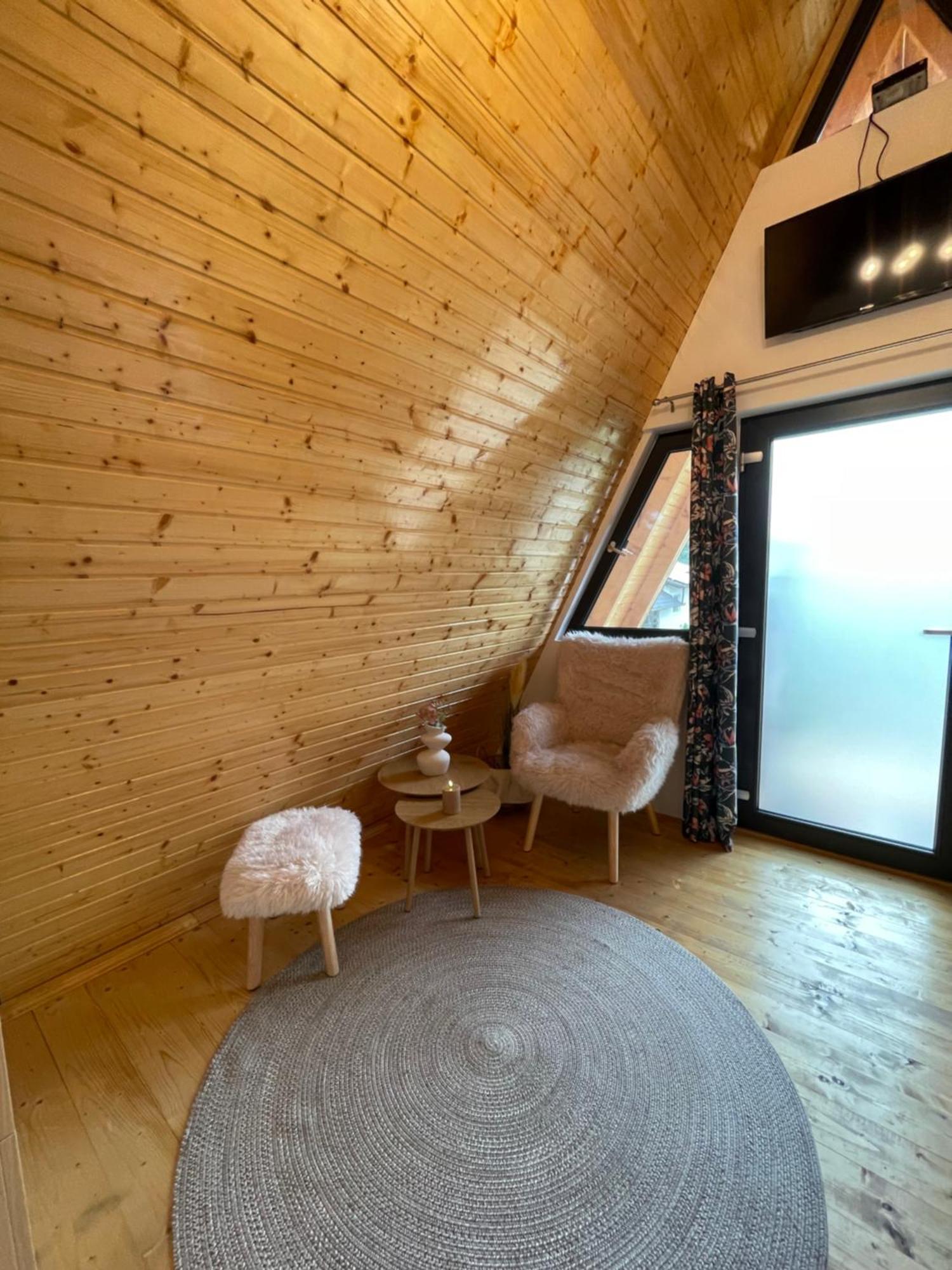 A Frame 1 Transalpina Hotel Petresti Екстериор снимка