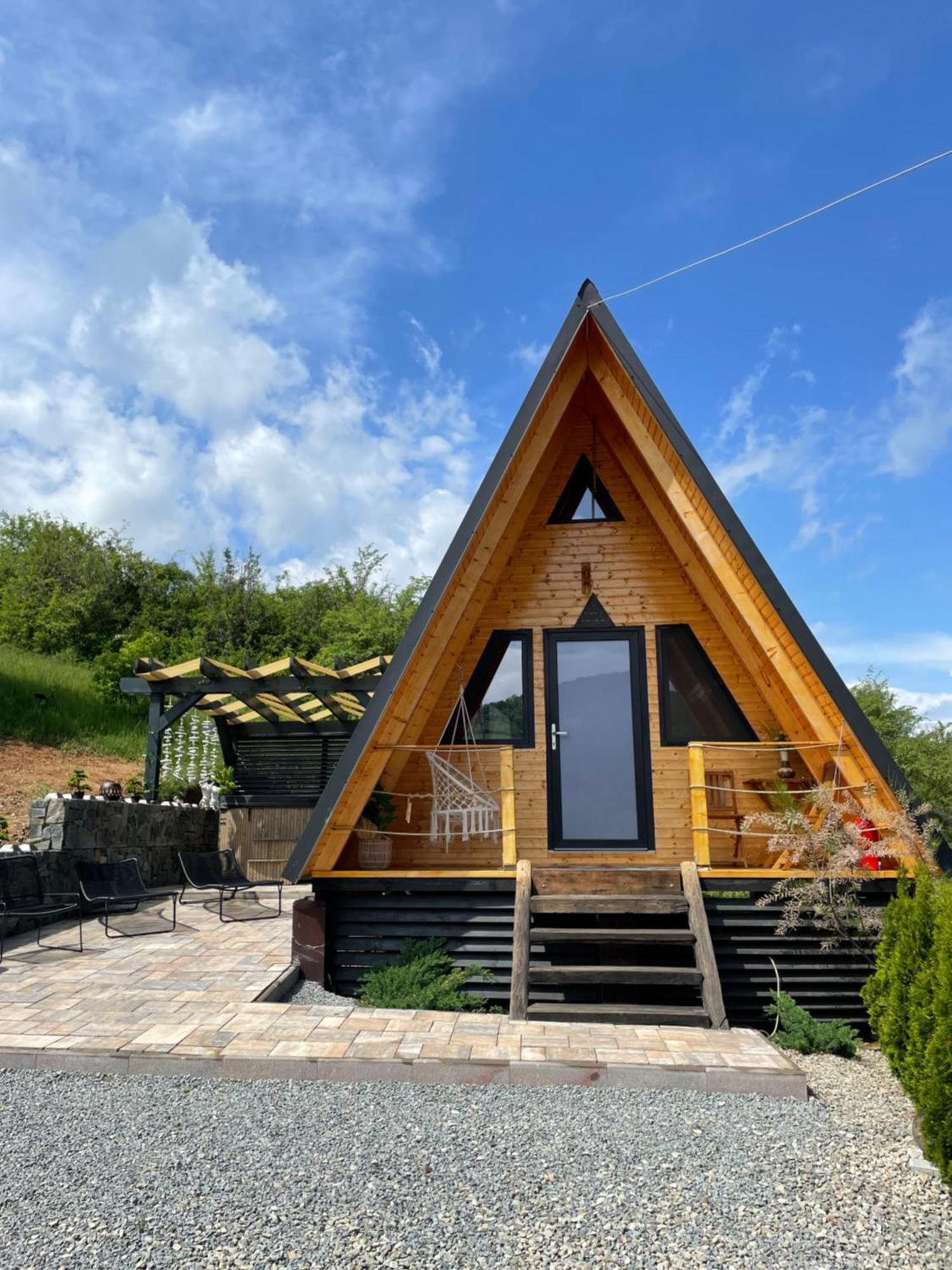 A Frame 1 Transalpina Hotel Petresti Екстериор снимка