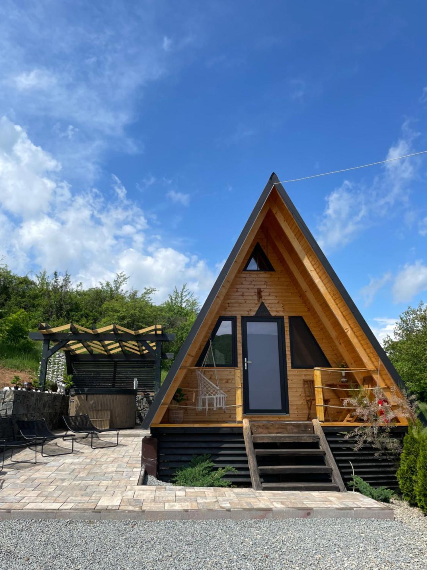 A Frame 1 Transalpina Hotel Petresti Екстериор снимка