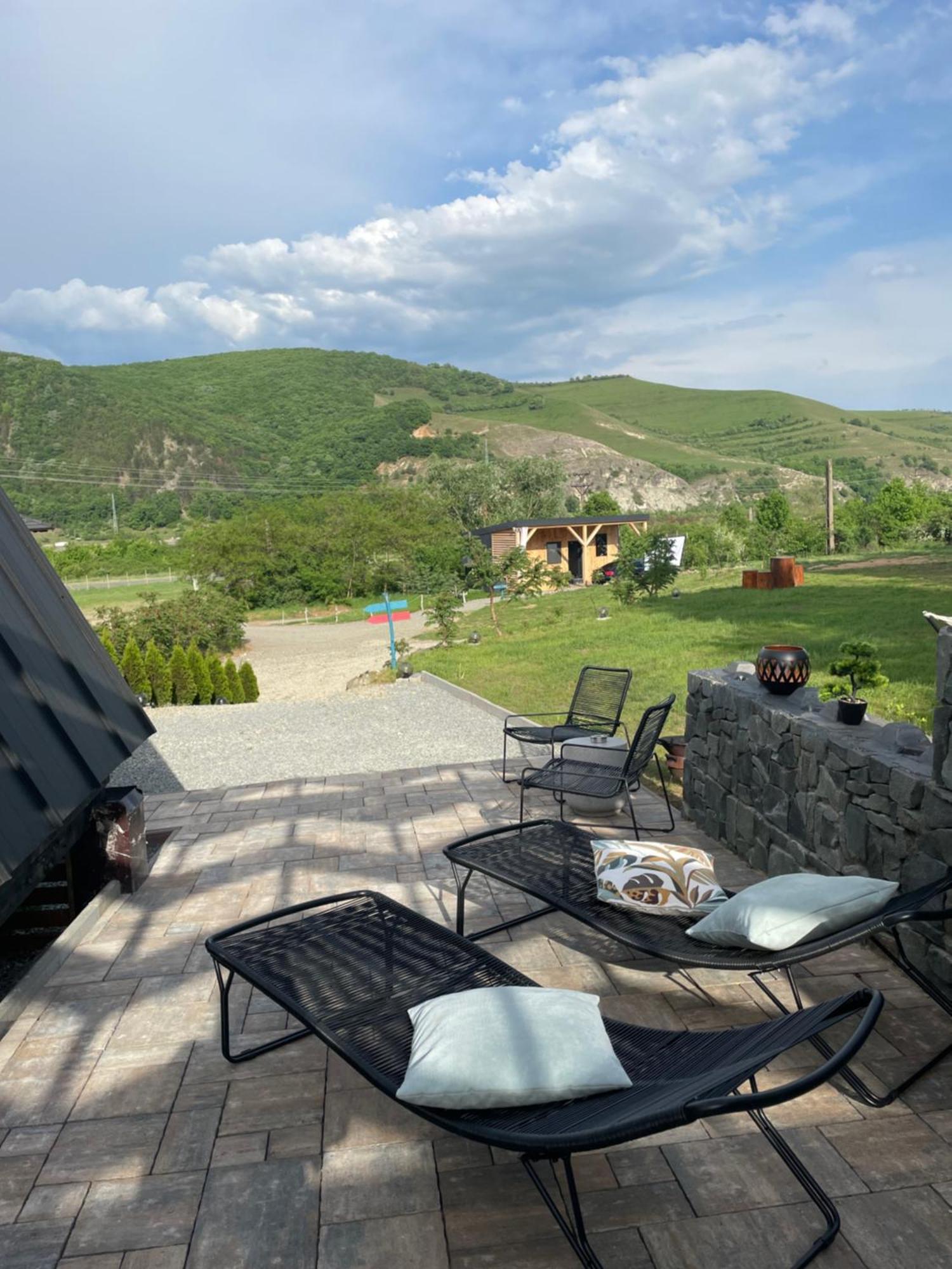 A Frame 1 Transalpina Hotel Petresti Екстериор снимка