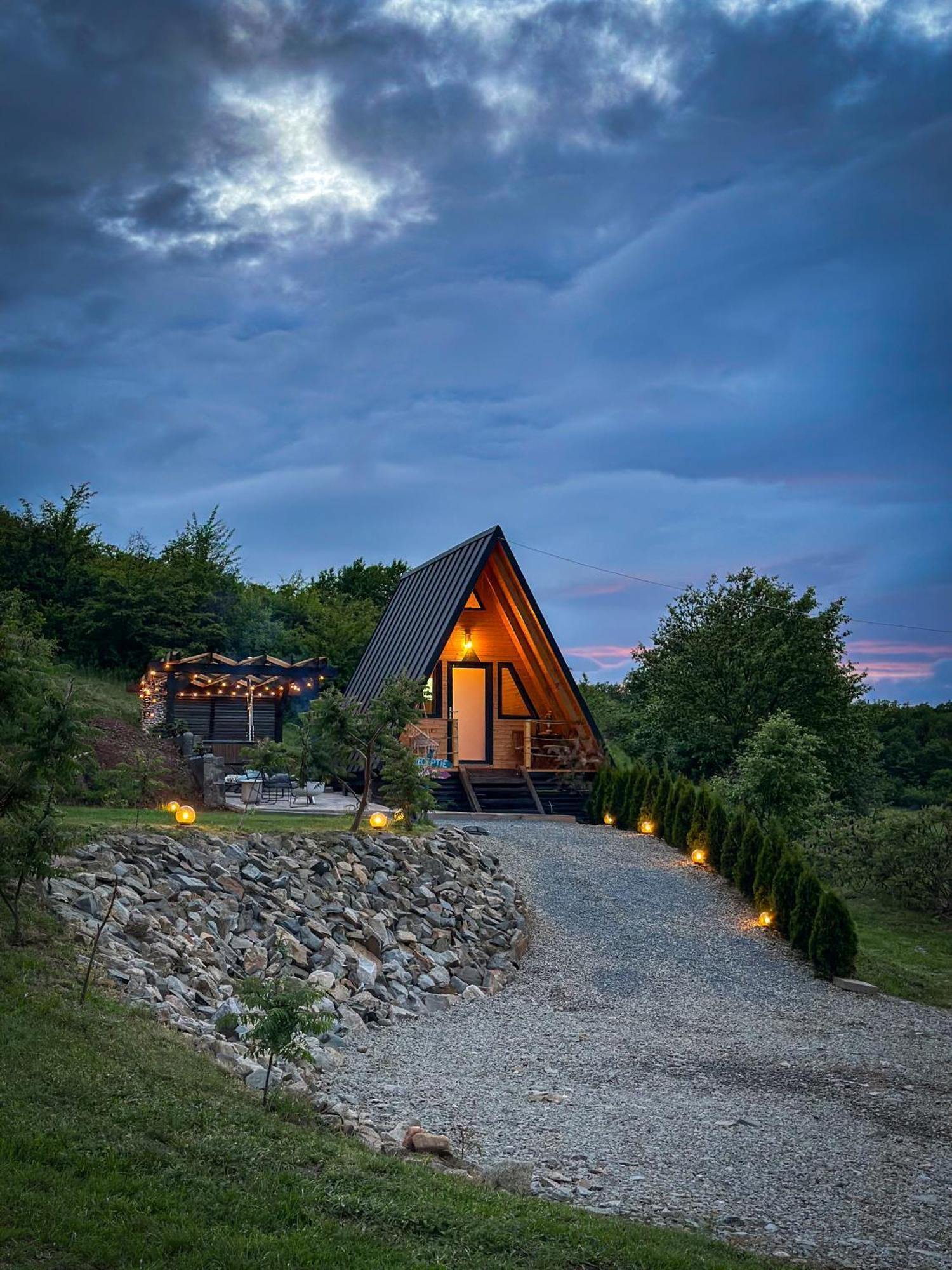 A Frame 1 Transalpina Hotel Petresti Екстериор снимка